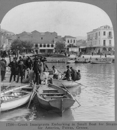 Исторически находки Снимка: Гръцки имигранти сядат в Малка лодка на лодка, Америка, Патра, Гърция, 1910